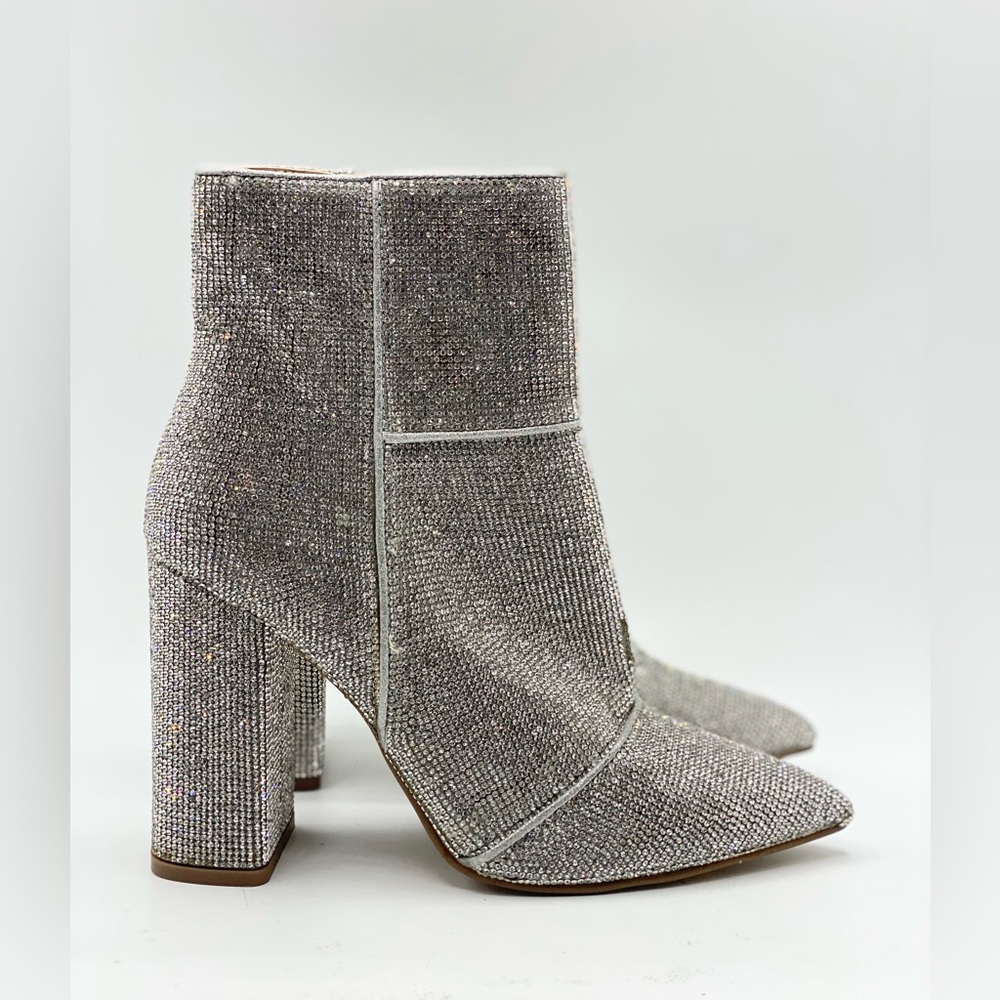 Madden Girl
Pointed Toe
Block Heel Rhinestone Embellished
Ankle Boot